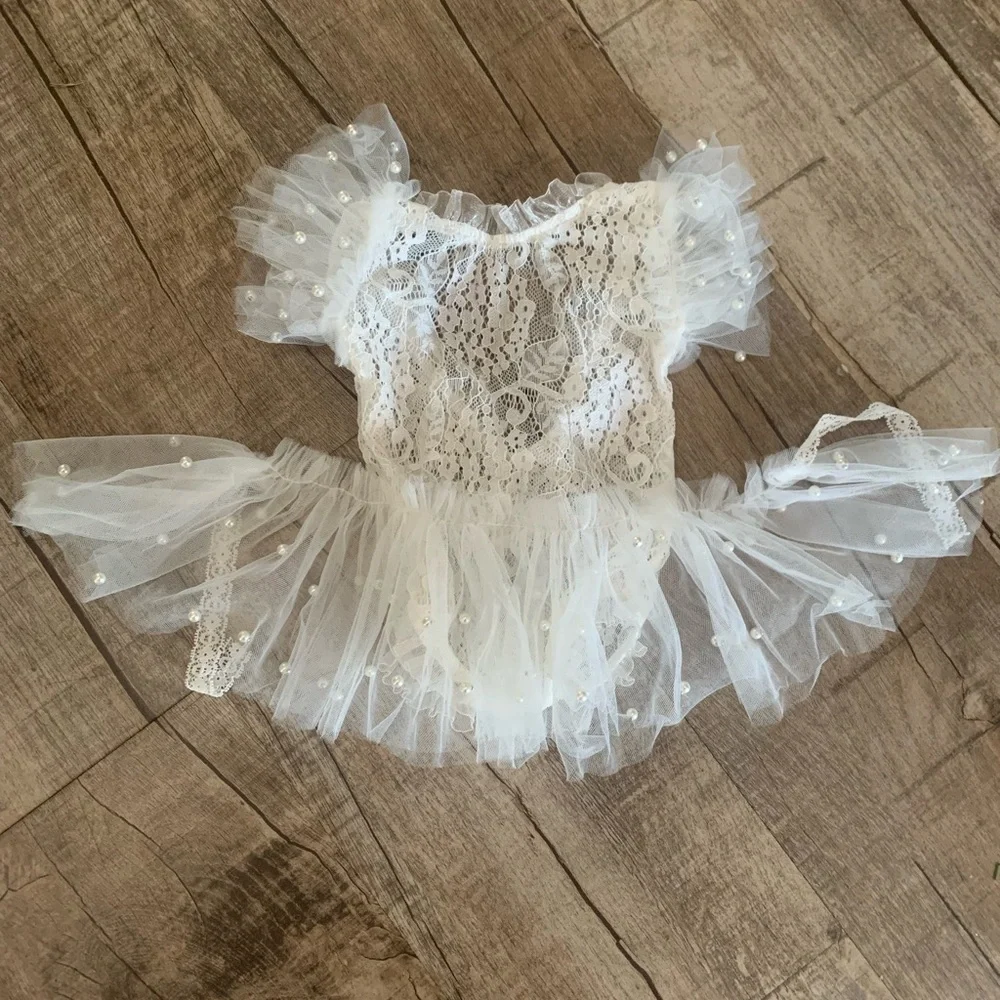 White lace‎ Newborn romper with pearls